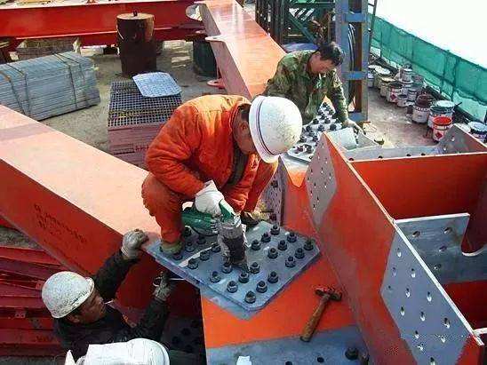 鋼結(jié)構(gòu)廠房現(xiàn)場施工，螺栓安裝質(zhì)量是不能忽略的