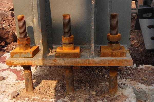 鋼結構建筑柱腳安裝預埋件偏移了怎么辦？